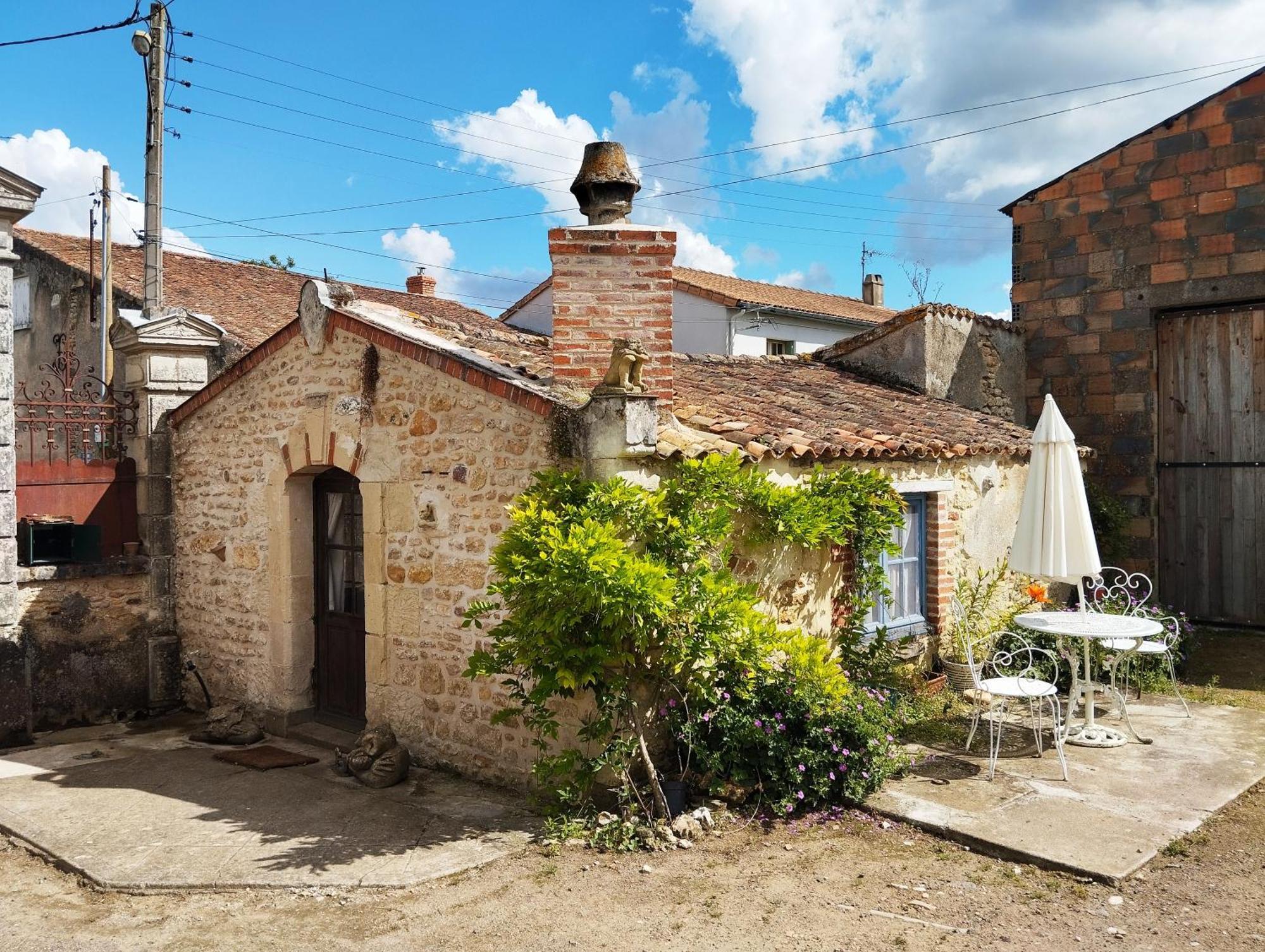 Gatekeepers Cottage Tiny House, Taize, Deux-Sevres, Velo Francette Екстер'єр фото